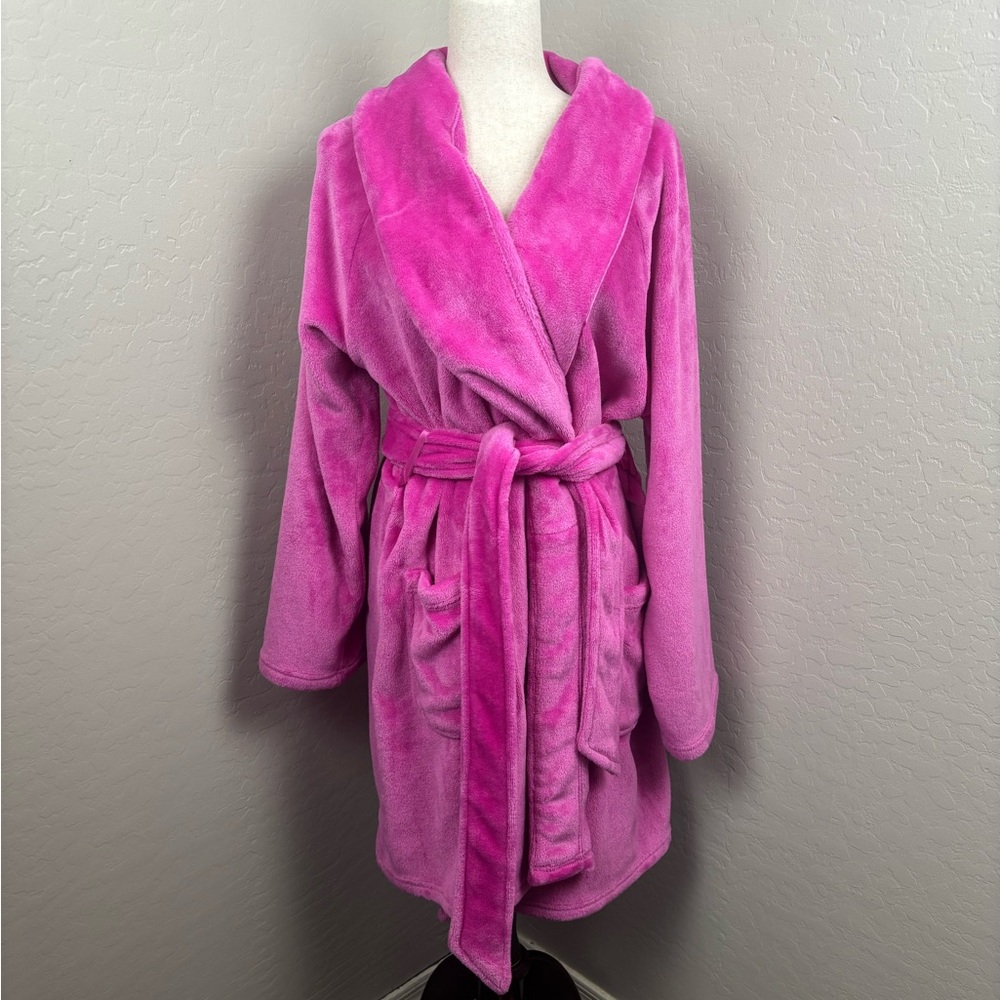 NWOT - Victoria's Secret - Fuchsia Plush Robe - Picture 3 of 7